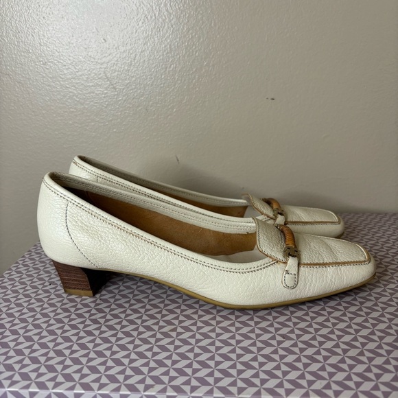 Vintage Ferragamo kitten heel horse bit loafer cream leather 7.5 - Picture 2 of 11